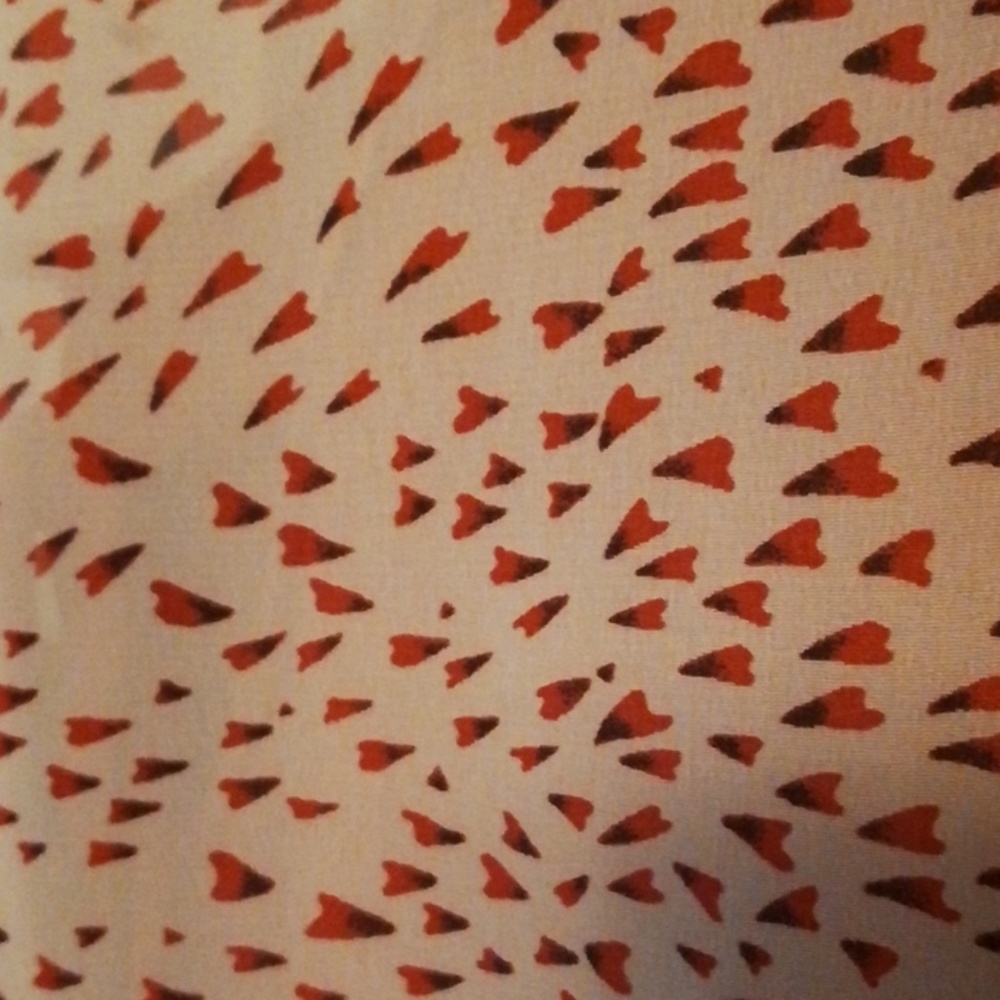 Open back blouse with ❤️ pattern - Picture 4 of 6